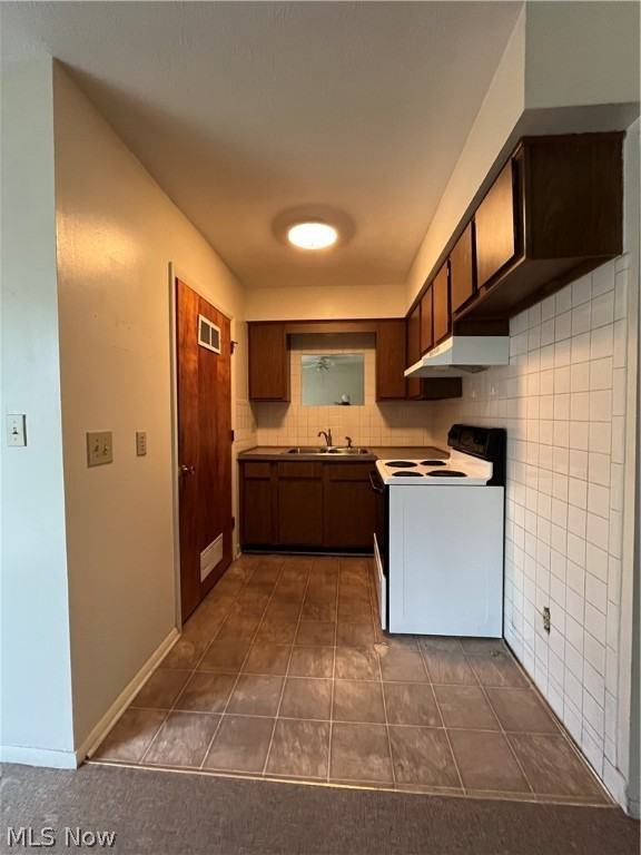 773 Akron Blvd - Photo 3 of 9