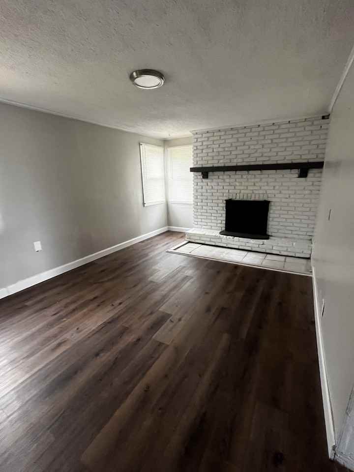 909 Dickinson Rd #NA - Photo 2 of 8