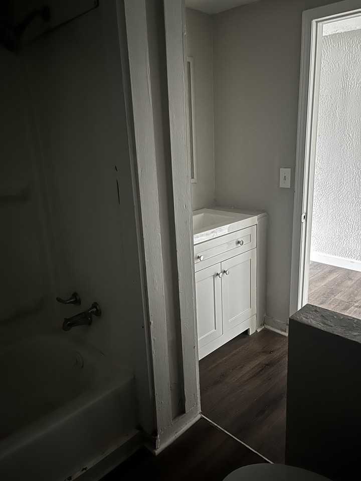 909 Dickinson Rd #NA - Photo 3 of 8