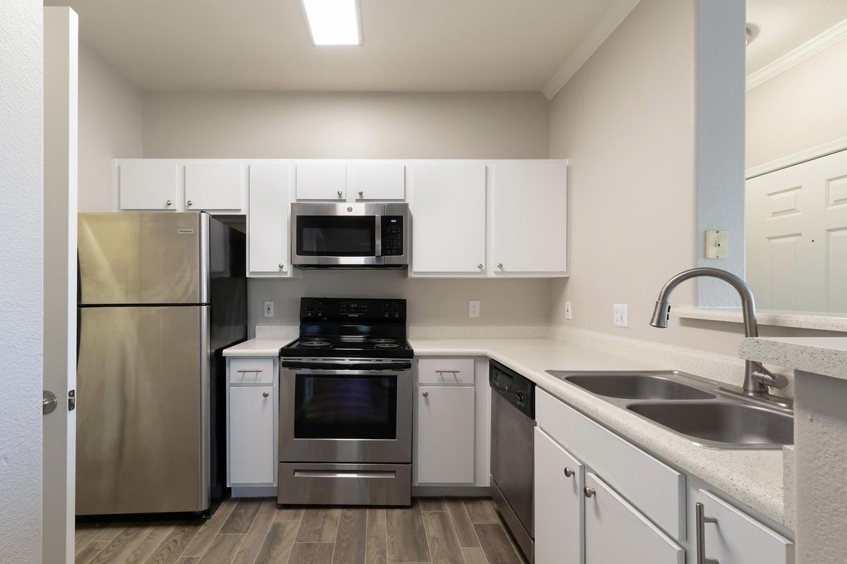 6515 W Mcdowell Rd - Photo 5 of 15