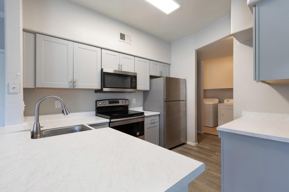 6515 W Mcdowell Rd - Photo 3 of 15