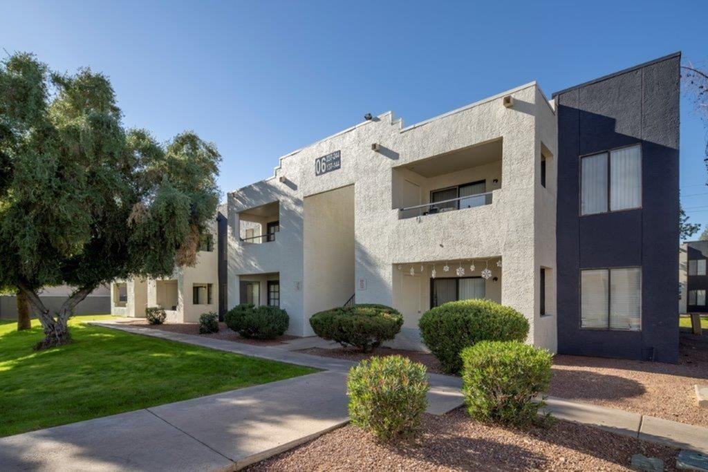 7077 W Mcdowell Rd - Photo 3 of 19