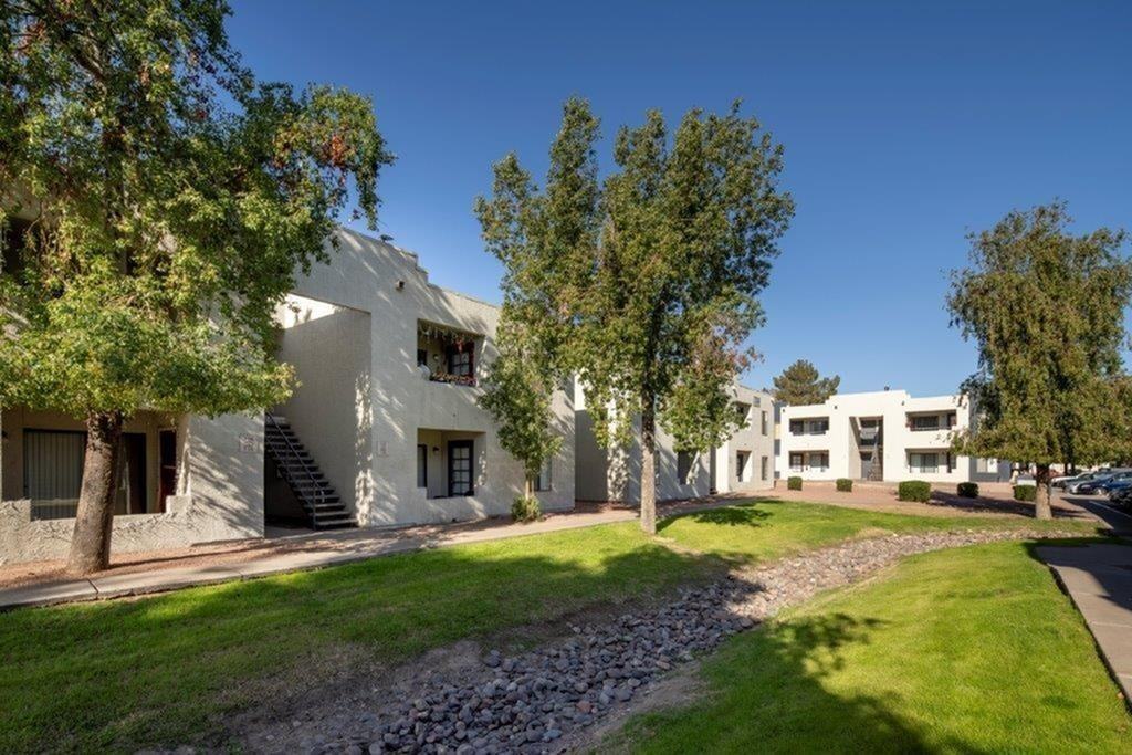 7077 W Mcdowell Rd - Photo 7 of 19