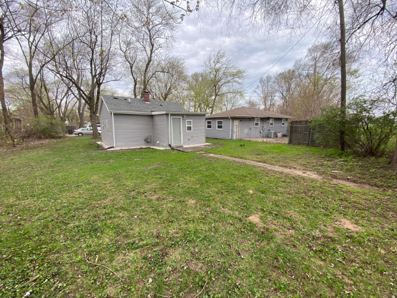 3775 Maple St - Photo 3 of 16