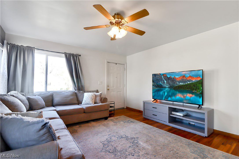 1421 Myrtle Ave - Photo 3 of 11
