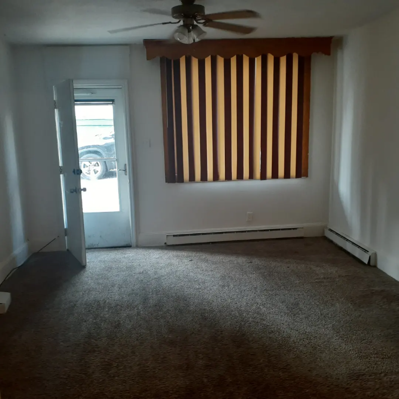 414 W Poplar St - Photo 2 of 11