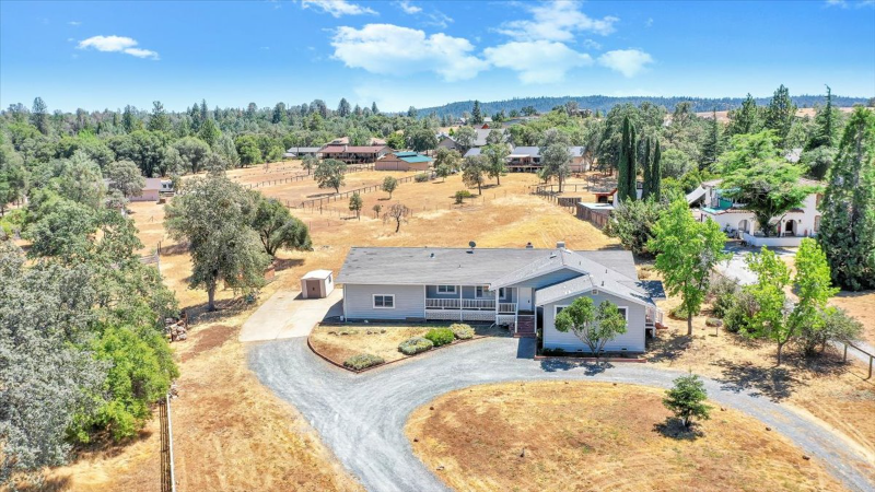 21179 Hemlock St - Photo 2 of 50