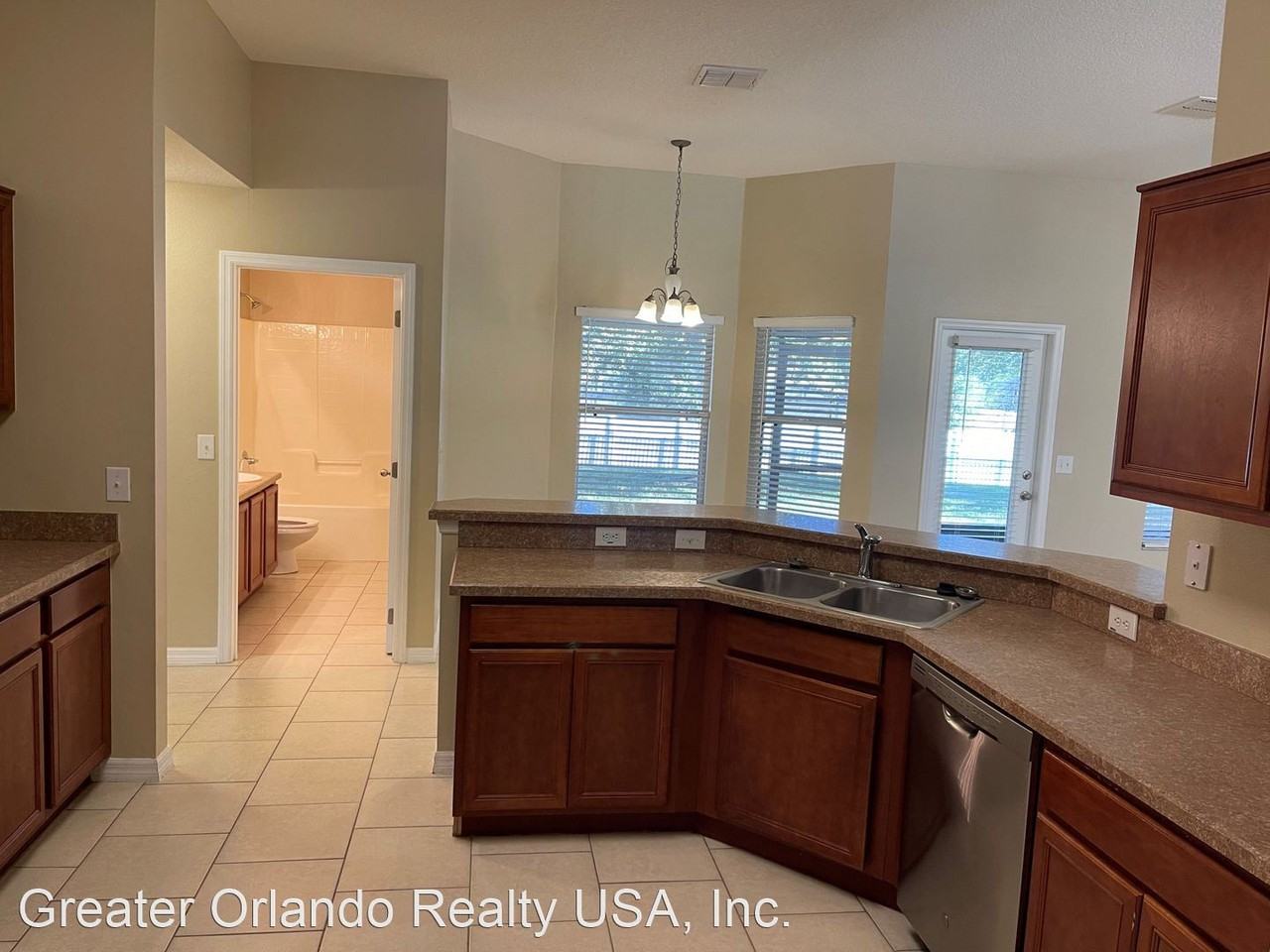 375 Maudehelen St - Photo 3 of 31