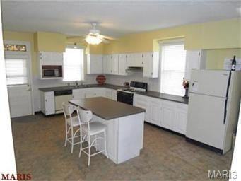 2303 Marconi Ave - Photo 3 of 6