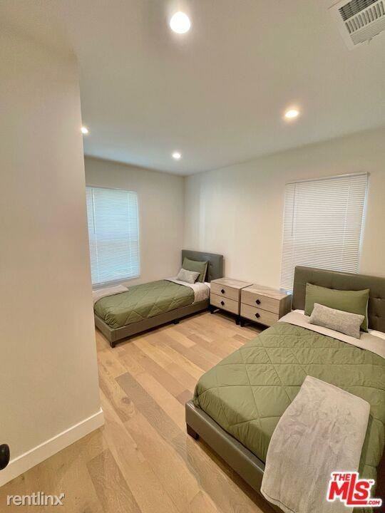 1147 Justin Ave - Photo 2 of 10