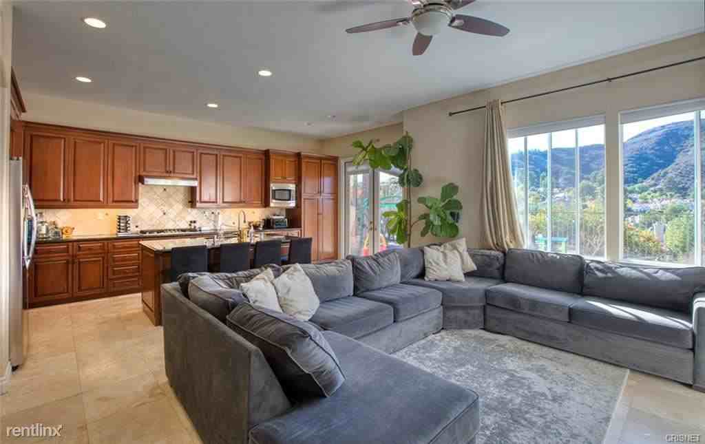 3621 Calle Jazmin - Photo 2 of 11