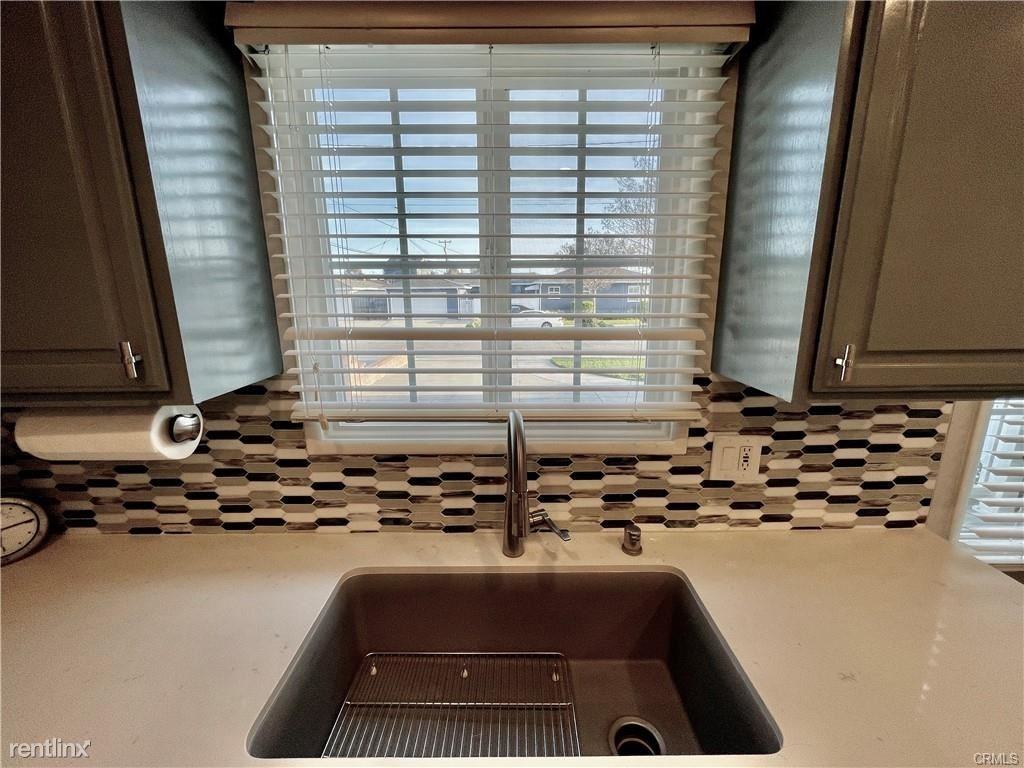 2049 W 185th St - Photo 2 of 10