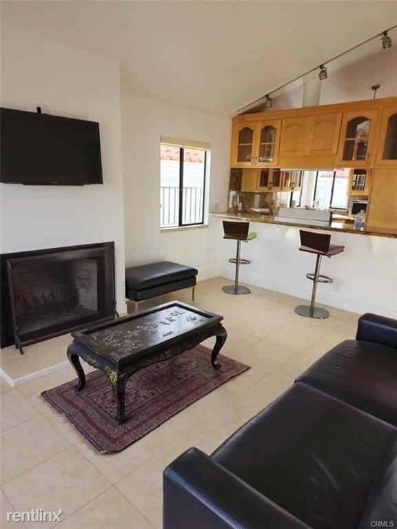 2132 Monterey Blvd #B - Photo 3 of 9