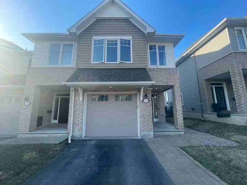 108 Minoterie Ridge, Ottawa, ON K4A 0Y5 3 Bedroom House for 2,400