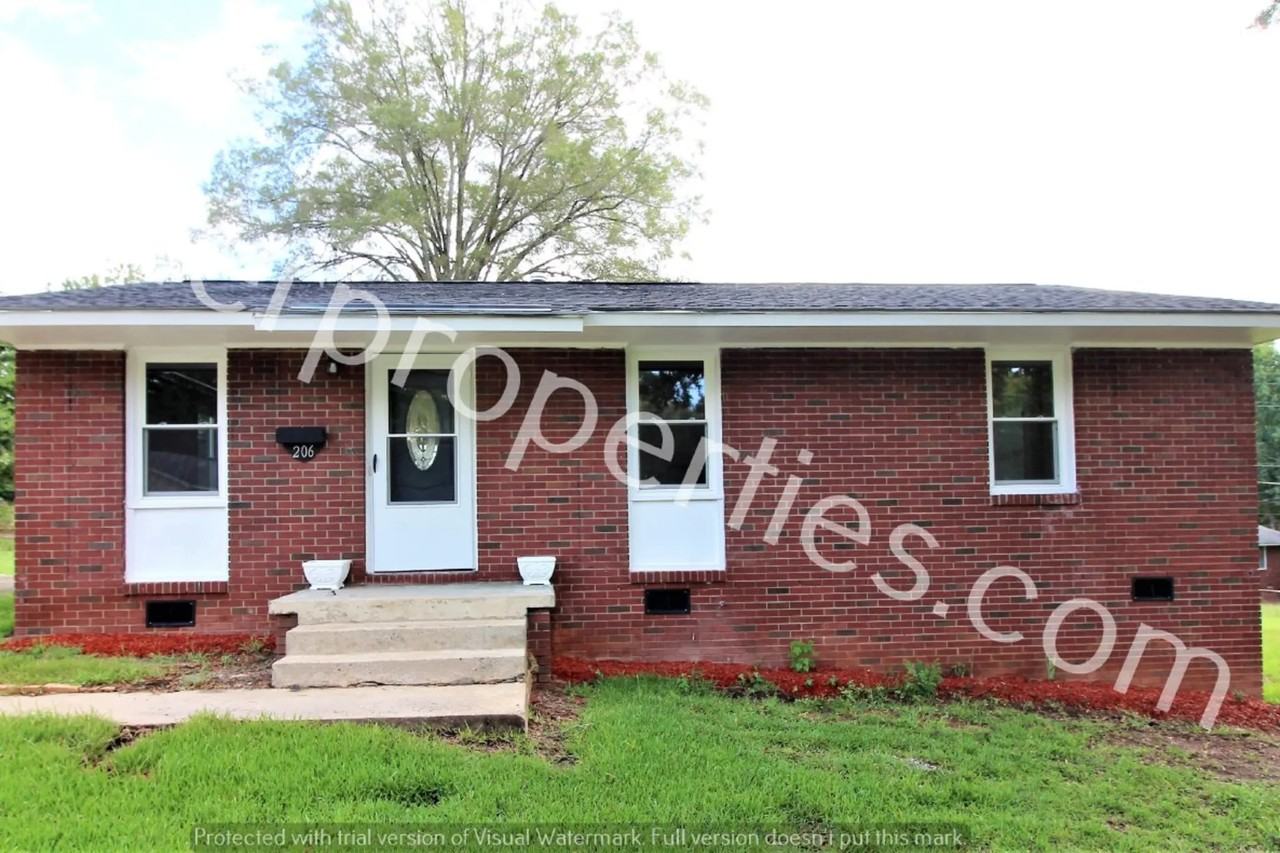 206 206 Sullivan Street Greenwood SC 29649-2834