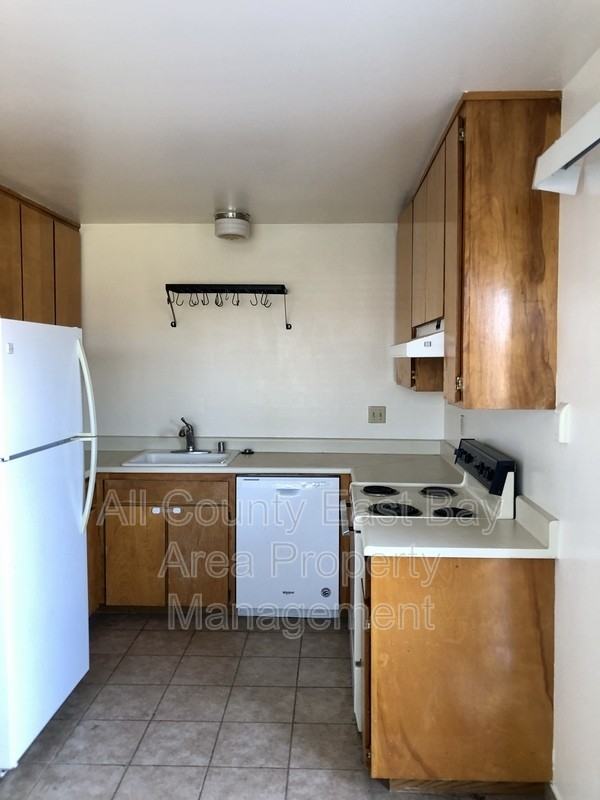 611 Lexington Ave #C - Photo 2 of 11