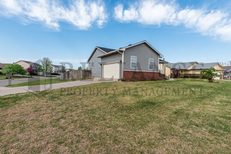 5911 N Hartford Dr - Photo 3 of 28