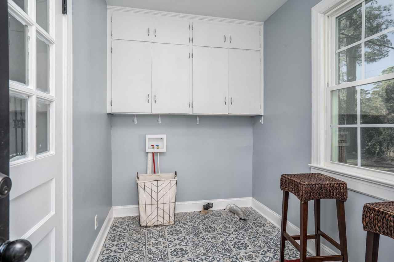 613 Cedar St - Photo 3 of 16
