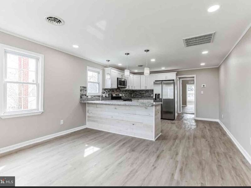 32 Meadow Ave - Photo 3 of 12