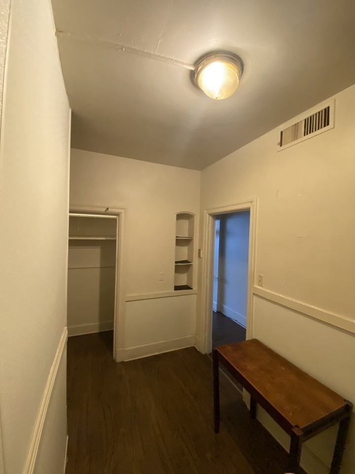 410 S George St #2F - Photo 3 of 17