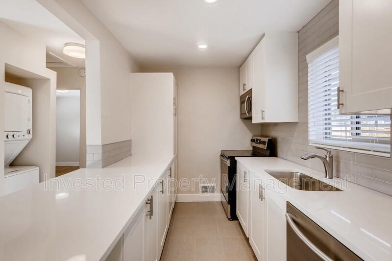 4247 Shoshone St - Photo 4 of 12