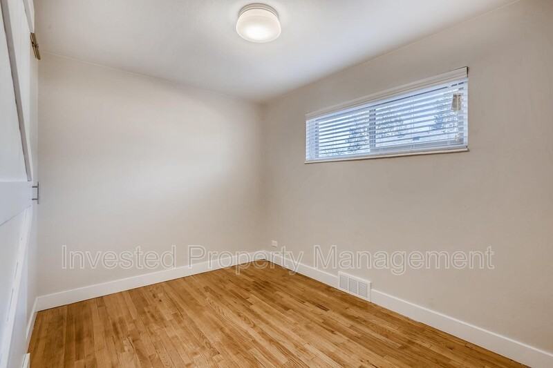 4247 Shoshone St - Photo 7 of 12