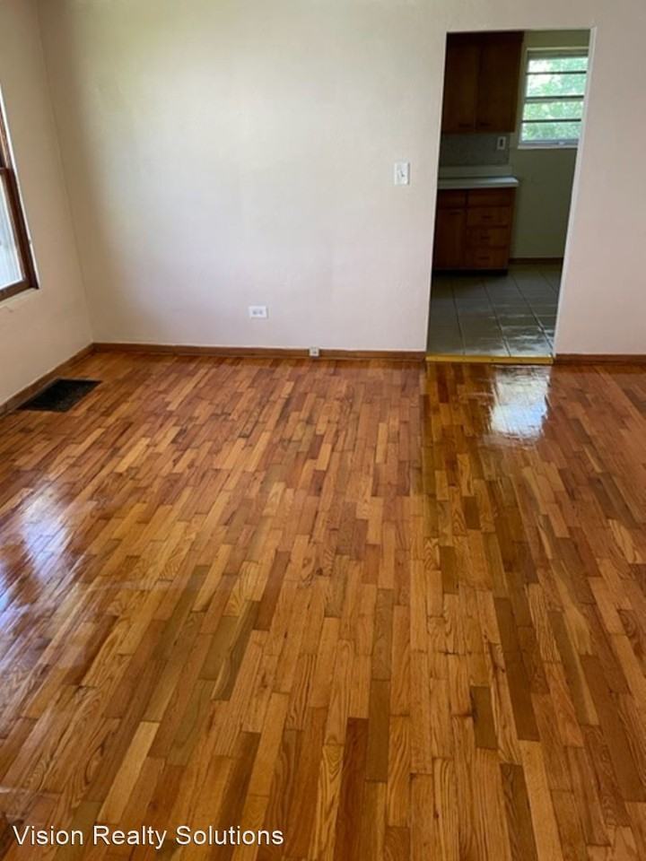 10052 Valley Dr - Photo 2 of 4