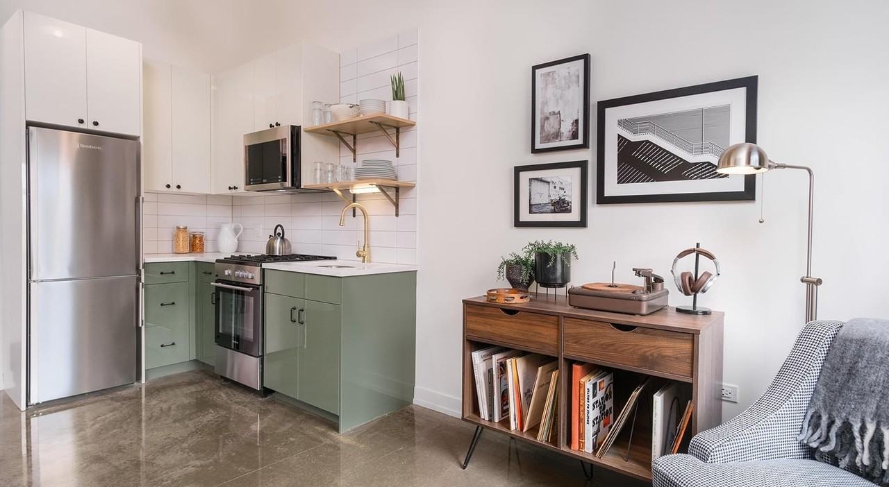 1518 W Monroe St #418 - Photo 2 of 17