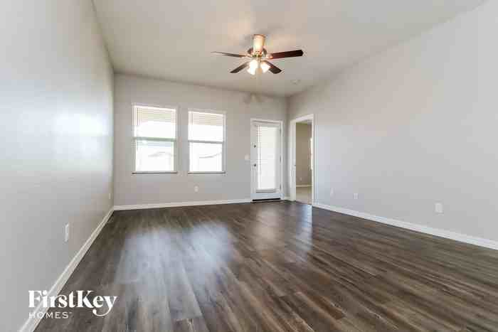 20073 W Monroe St - Photo 3 of 15