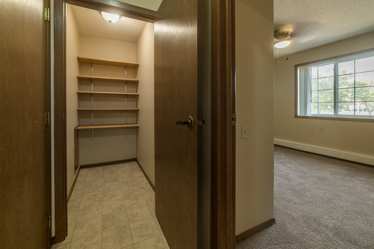 Beadle Plaza Apartments - Photo 6 of 25