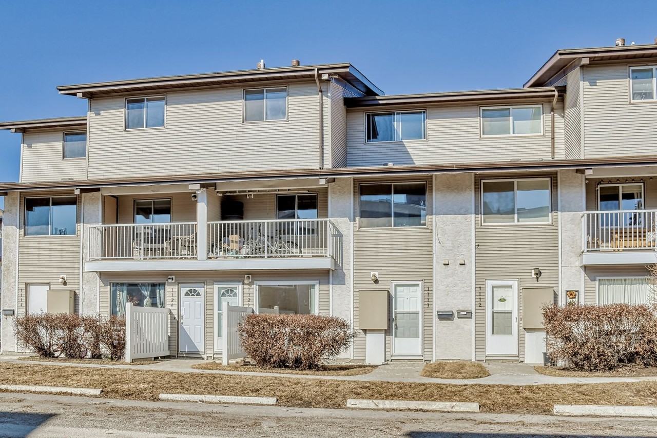 2 bedroom Townhouse in Brookpark SW Apartments 200 Cedarbrook Park