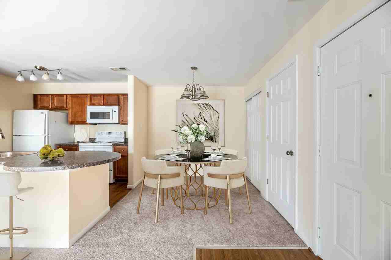 Oaks of Woodlawn - Photo 2 of 79