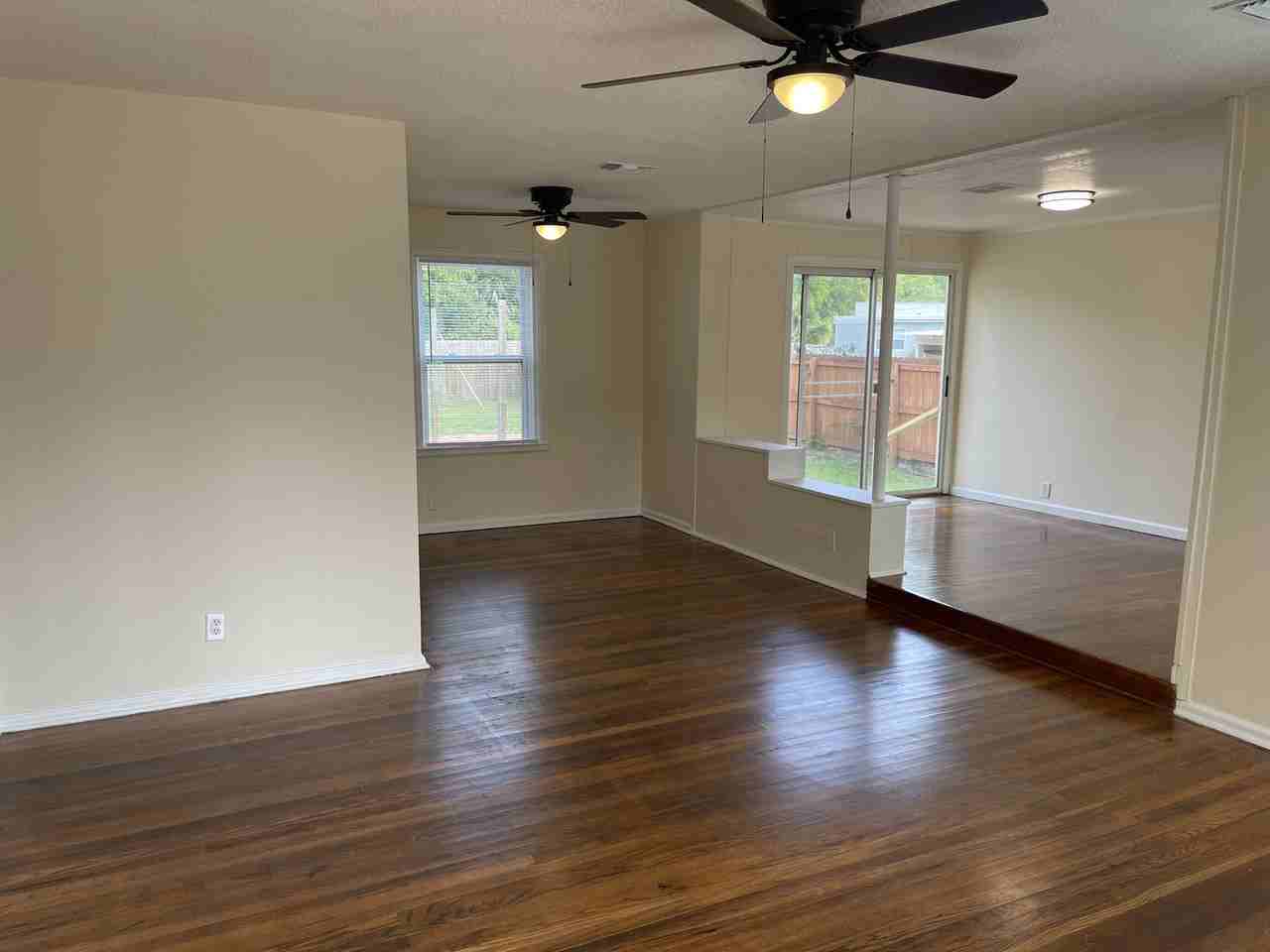 112 Southeast Gilliland Road - Photo 3 of 10