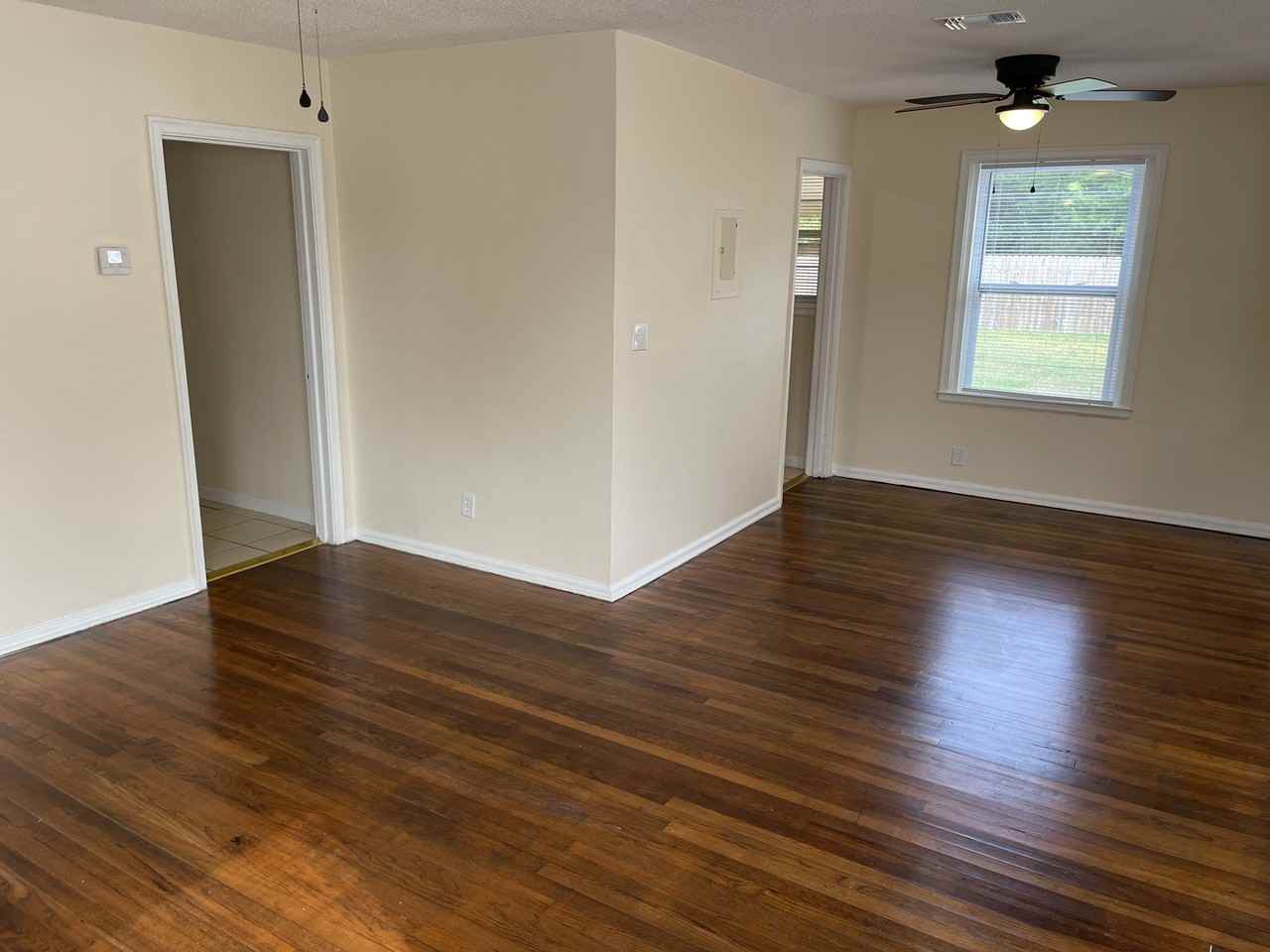 112 Southeast Gilliland Road - Photo 2 of 10