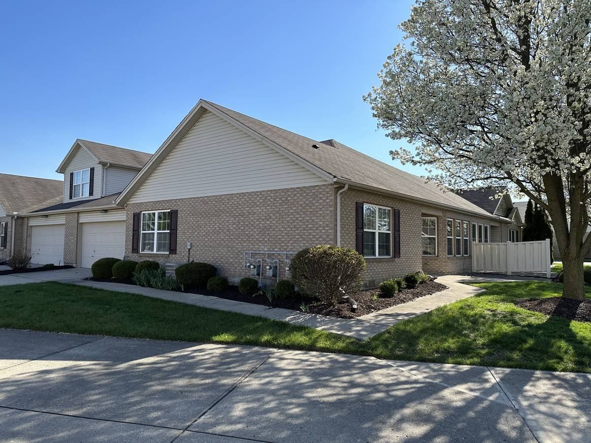 5041 Twin Lakes Cir - Photo 2 of 9