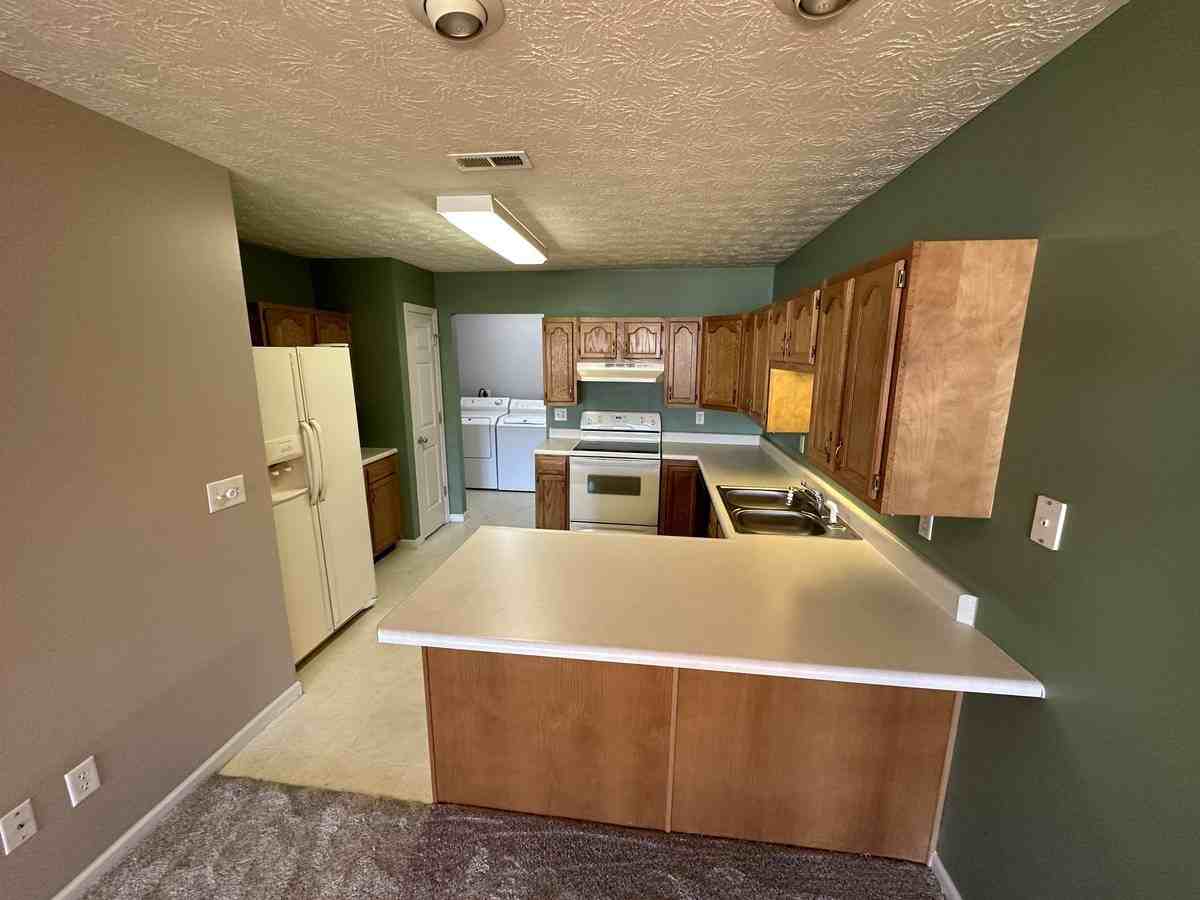 5041 Twin Lakes Cir - Photo 3 of 9