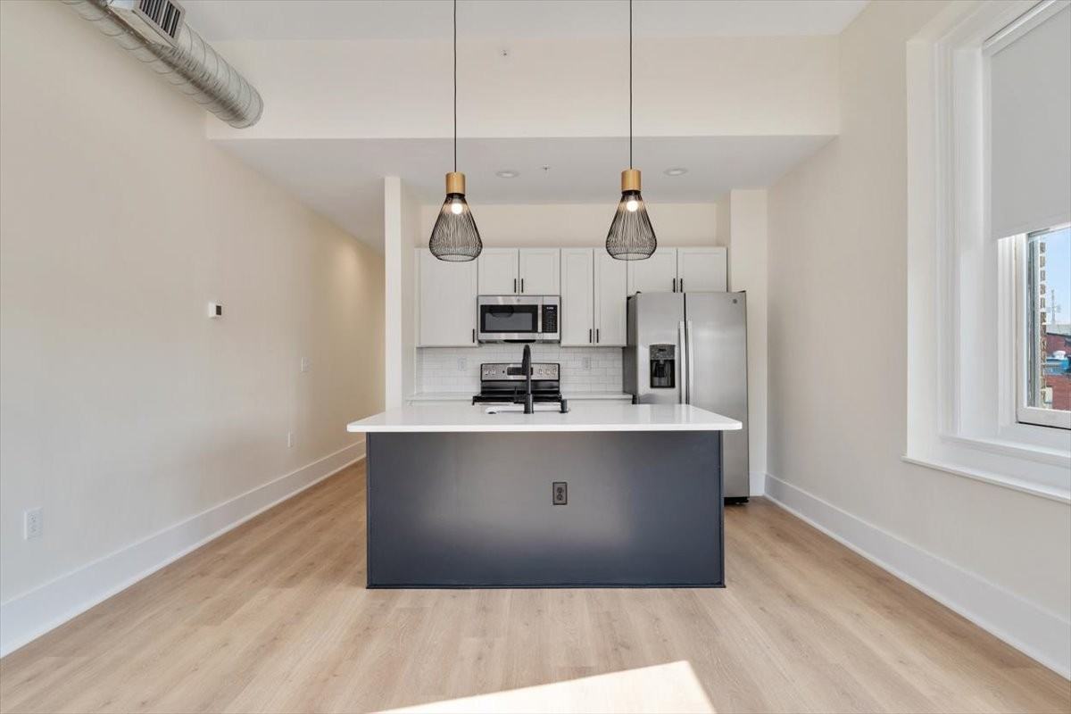 631 S Broadway - 1Apt 204 #1 - Photo 2 of 15