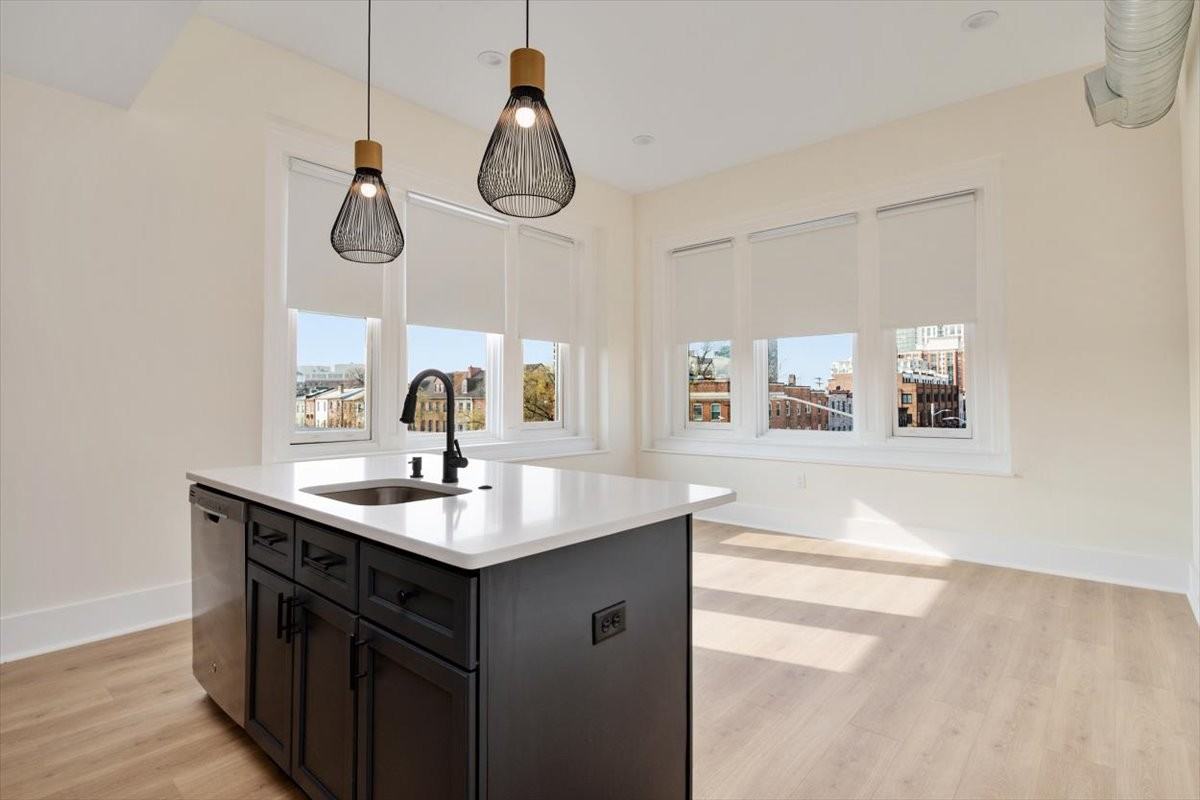 631 S Broadway - 1Apt 204 #1 - Photo 3 of 15