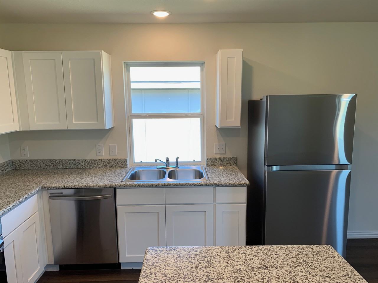 413 E Hull St #1 - Photo 5 of 22