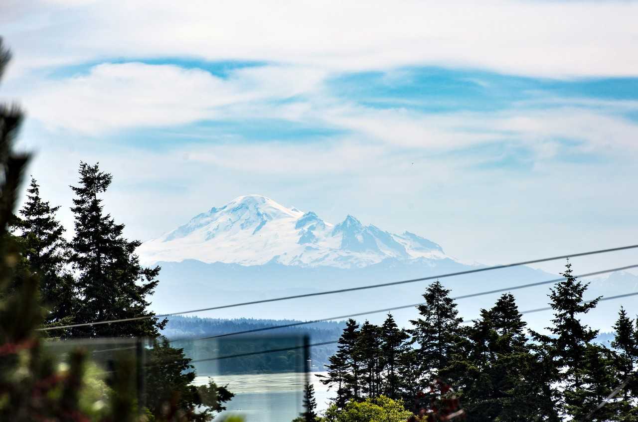 13155 Marine Drive - Photo 4 of 35