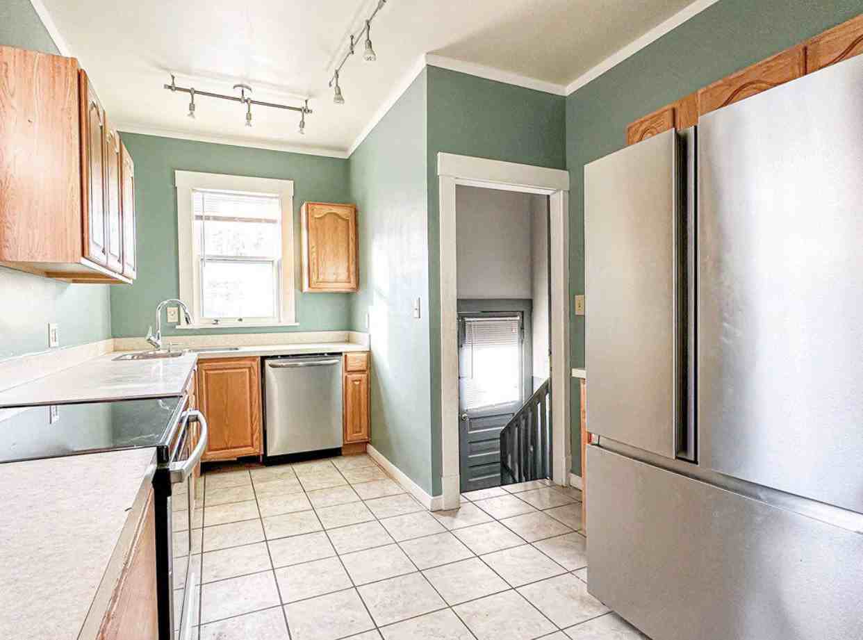 438 S 8th St #1 - Photo 3 of 11