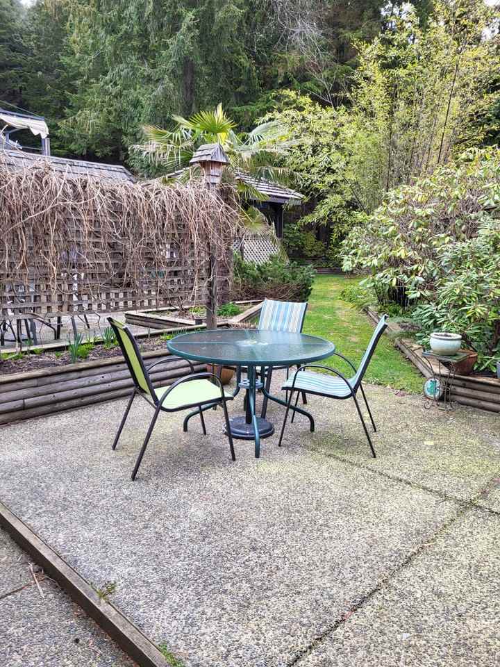 496 Ventura Crescent - Photo 2 of 8