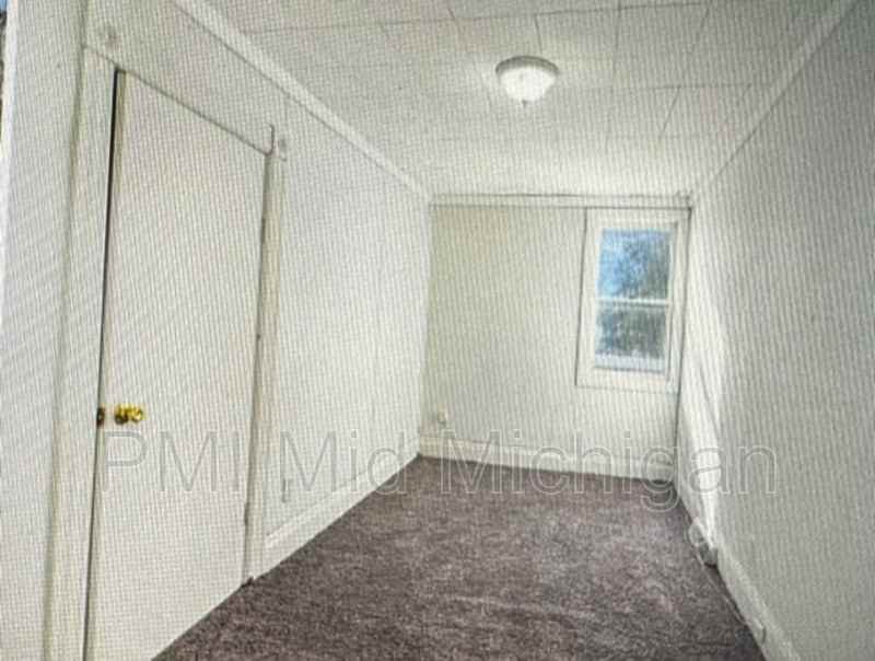 1711 Cass St - Photo 2 of 7