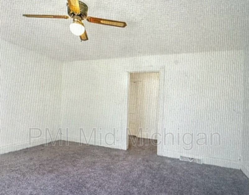 1711 Cass St - Photo 3 of 7