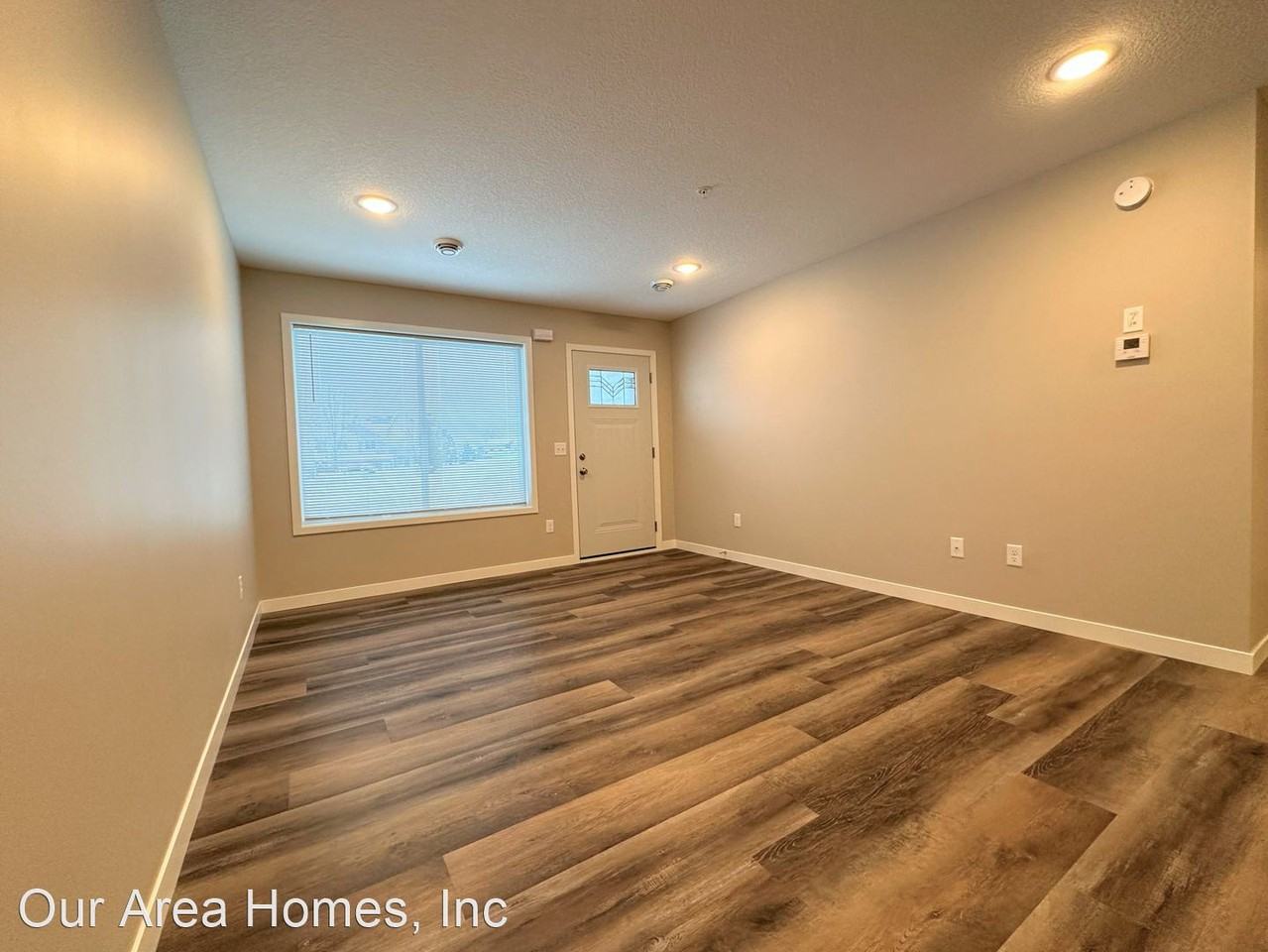 6106 Manchester Ave Ne - Photo 3 of 10