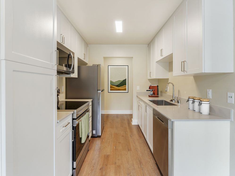 eaves Lake Forest - Photo 2 of 29