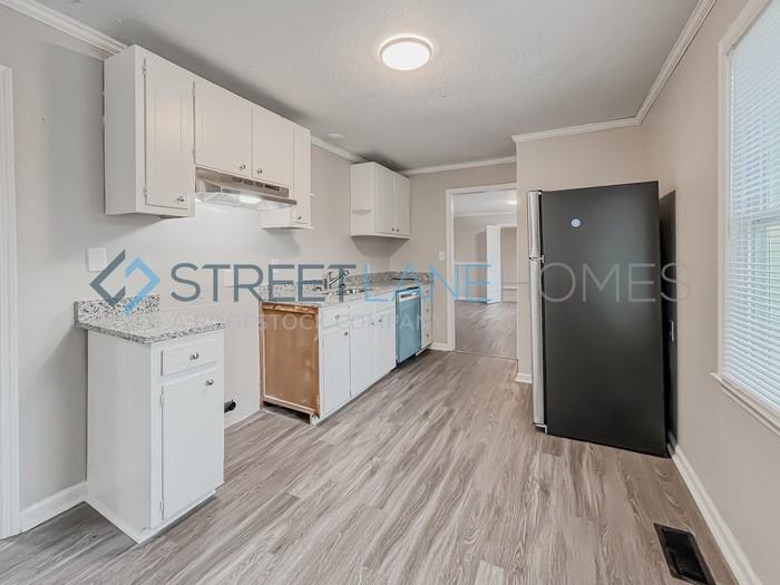 4378 Saxon Dr - Photo 2 of 20