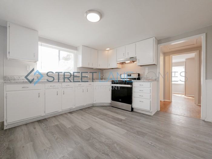 9206 Kathlyn Dr - Photo 2 of 15