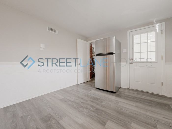 9206 Kathlyn Dr - Photo 3 of 15