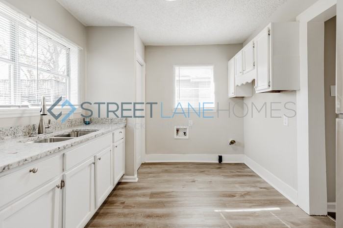 705 61st St - Photo 2 of 15